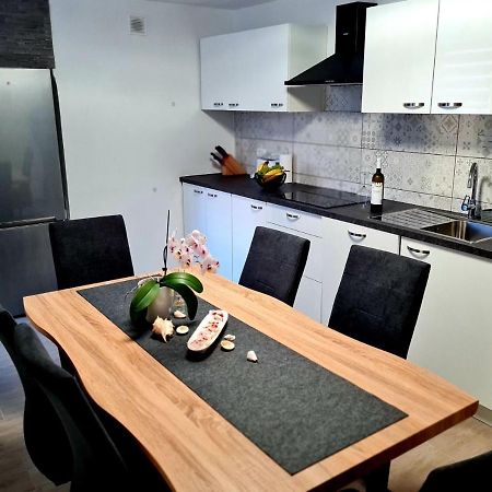 Freedom House Apartment ไพราน ภายนอก รูปภาพ
