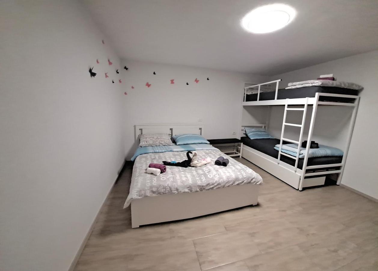 Freedom House Apartment ไพราน ภายนอก รูปภาพ