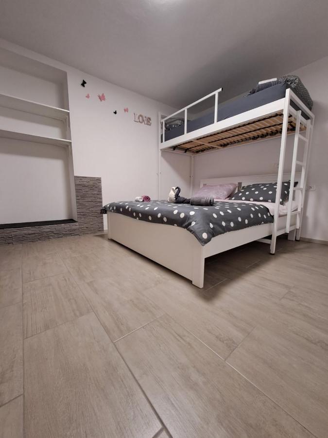 Freedom House Apartment ไพราน ภายนอก รูปภาพ