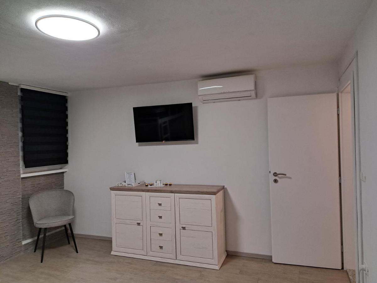 Freedom House Apartment ไพราน ภายนอก รูปภาพ