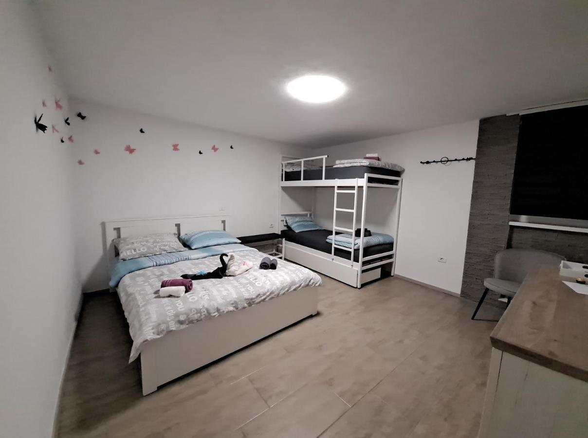 Freedom House Apartment ไพราน ภายนอก รูปภาพ