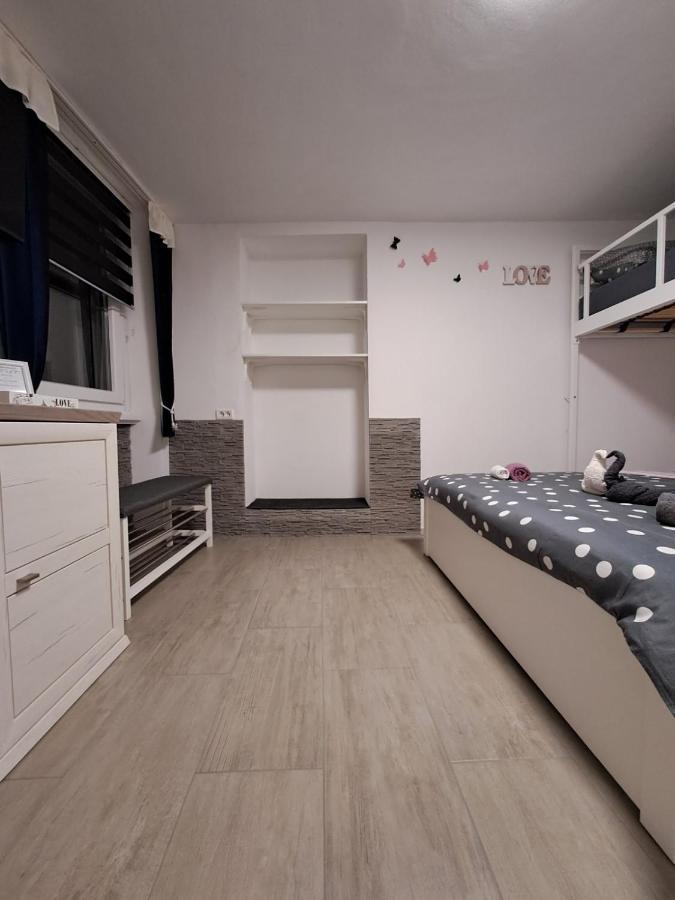 Freedom House Apartment ไพราน ภายนอก รูปภาพ