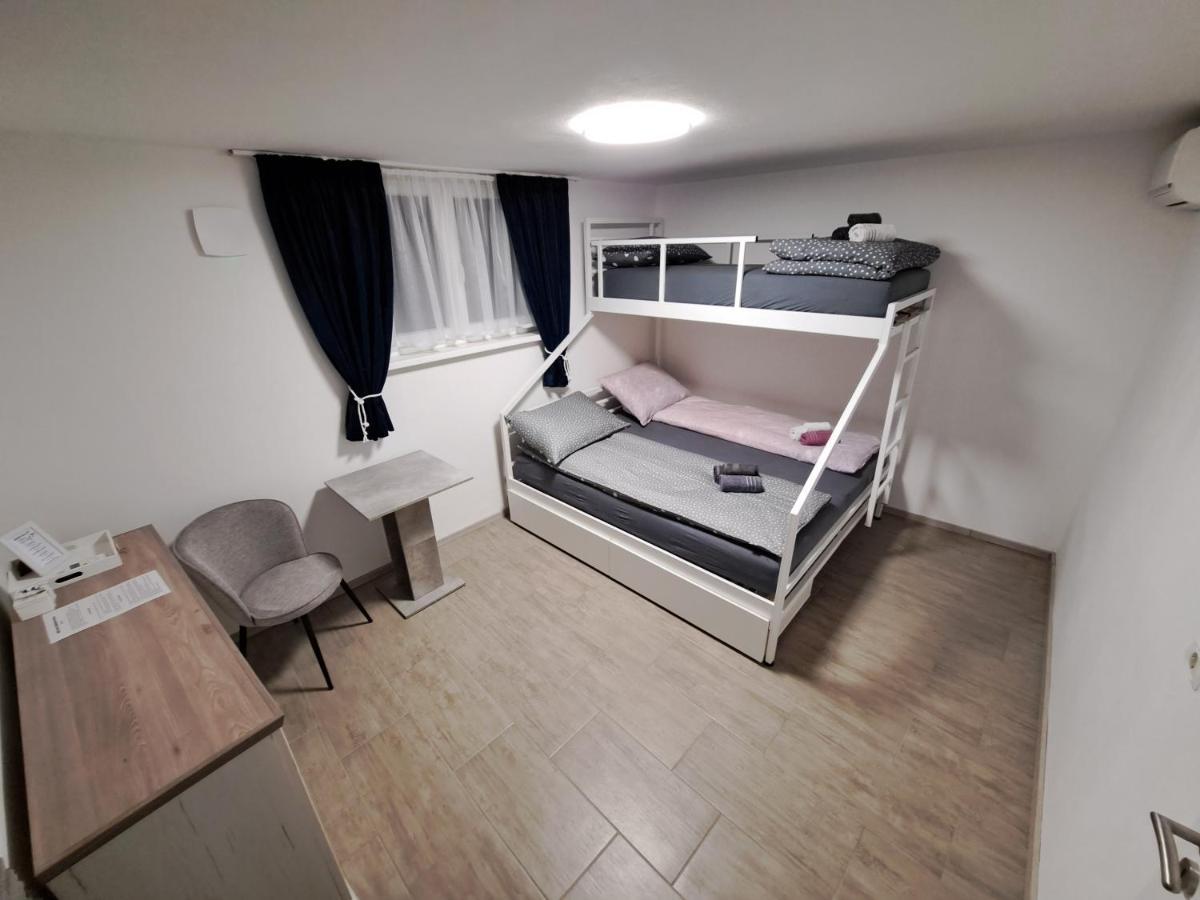 Freedom House Apartment ไพราน ภายนอก รูปภาพ